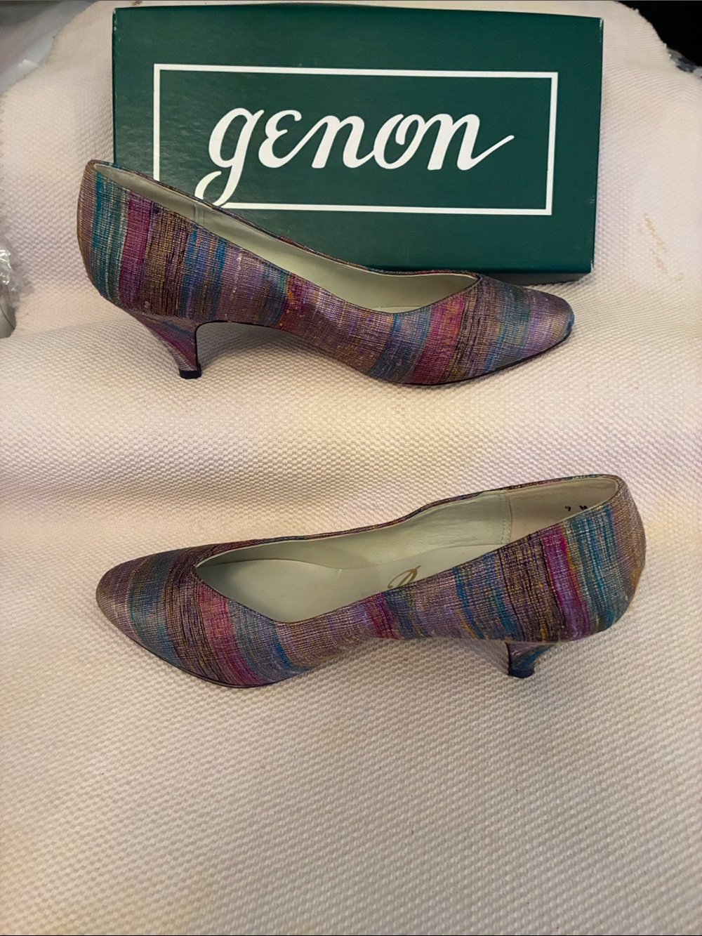 Vintage-style Genom striated Multicolor Striated Low kitten Heel Pumps - Women's